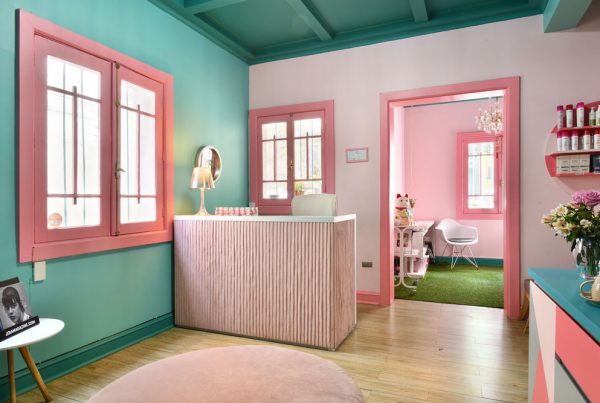 Decoración de Interior - Peluqueria Sólo para muñecas - Espacio Gracia